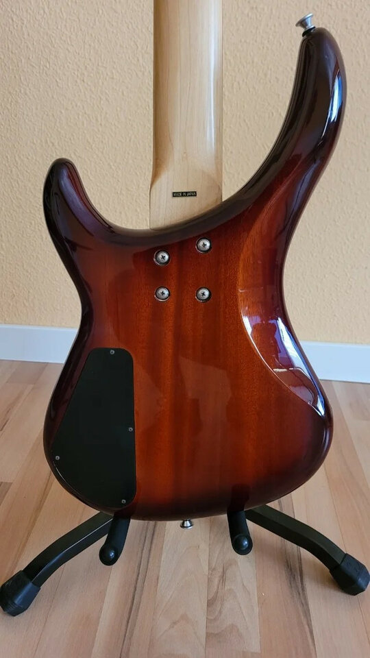 Bajo de 5 cuerdas Jackson C5a concert