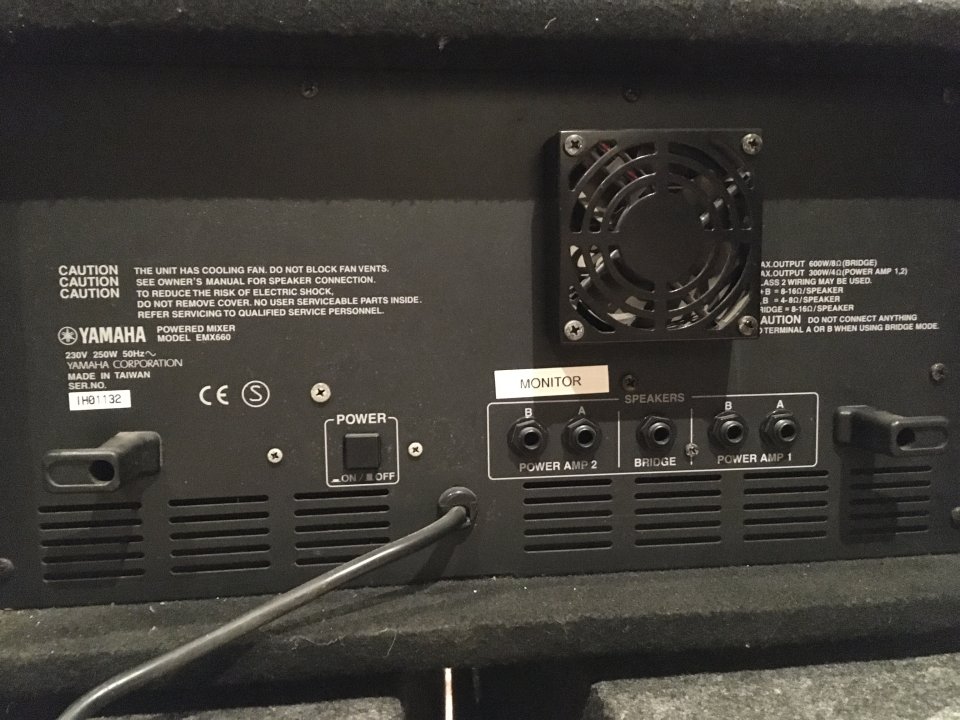 Equipo BEYMA + Etapa de potencia y mezclador YAMAHA EMX 660.