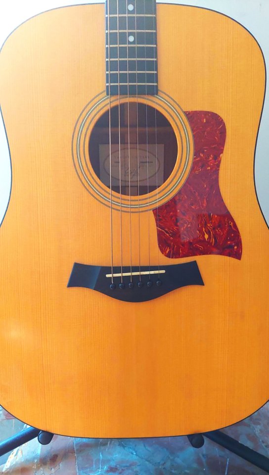 Guitarra Electroacústica Taylor 210-E Dreadnought de segunda mano · Foto 3 de 7 · Málaga · 900 €