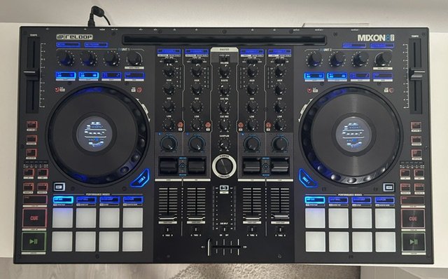 Reloop Mixon 8 Pro + mochila UDG Ultimate de segunda mano · Foto 1 de 10 · Barcelona · 780 €