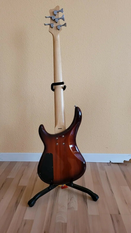 Bajo de 5 cuerdas Jackson C5a concert