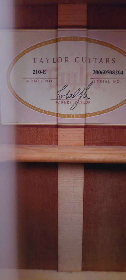 Guitarra Electroacústica Taylor 210-E Dreadnought de segunda mano · Foto 4 de 7 · Málaga · 900 €