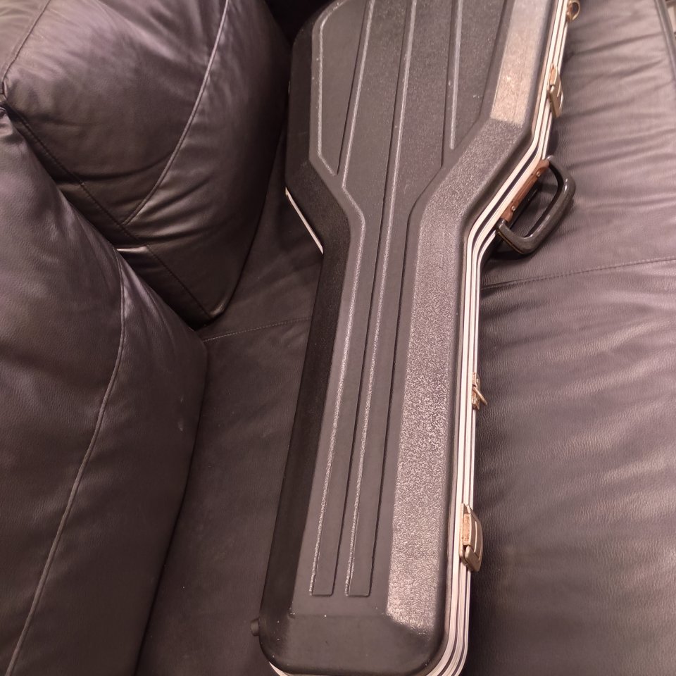 Estuche de guitarra eléctrica de segunda mano · Foto 2 de 8 · Málaga · 50 €