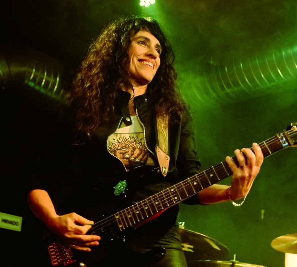 Guitarrista se ofrece de segunda mano · Foto 1 de 4 · Madrid