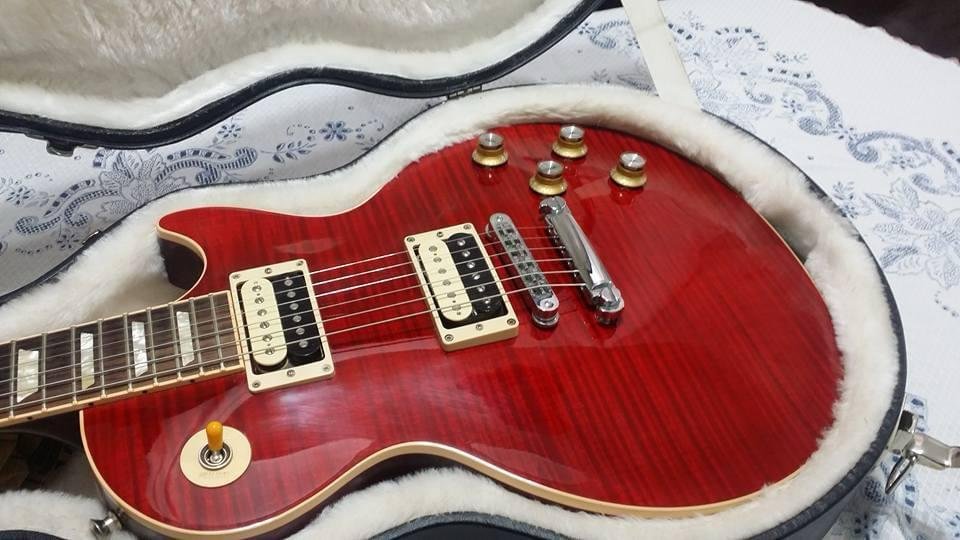 Gibson slash rosso corsa n•50 de la producción
