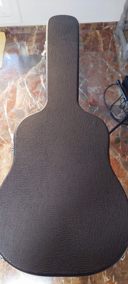 Guitarra Electroacústica Taylor 210-E Dreadnought de segunda mano · Foto 7 de 7 · Málaga · 900 €