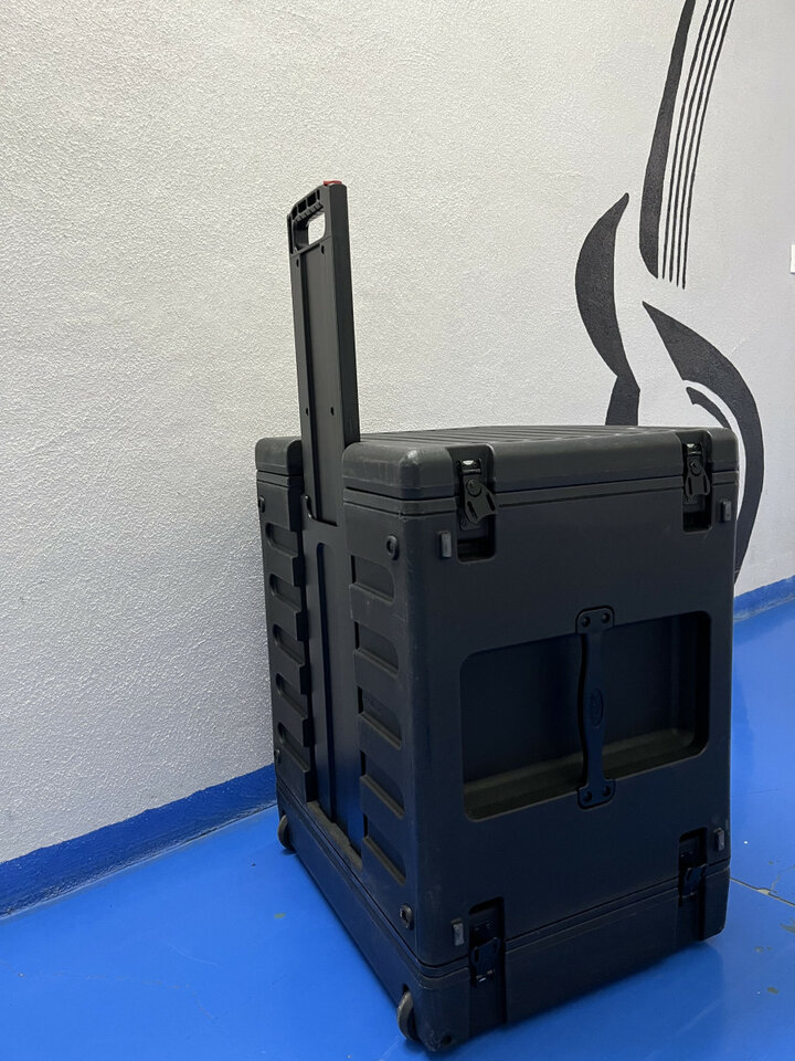 VENDO O CAMBIO SKB R8U Rack Rolling Rack