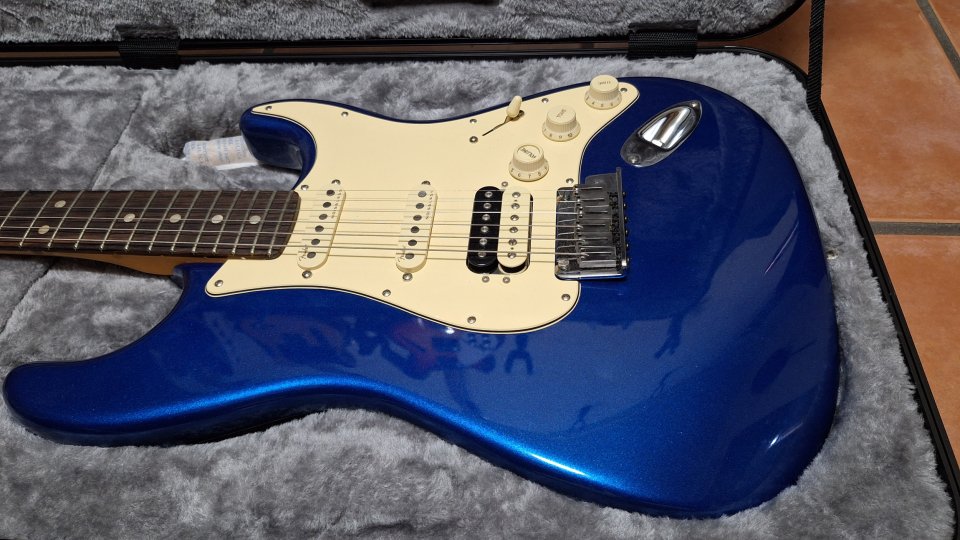 Fender Stratocaster American Ultra Cobra blue HSS, impecable.