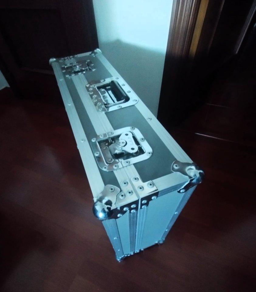 Pedaltrain 2 + Hard Case Tour + Soportes fuente alimentación