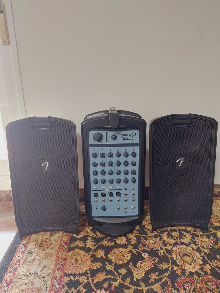 Fender Passport 300 Pro Equipo Completo