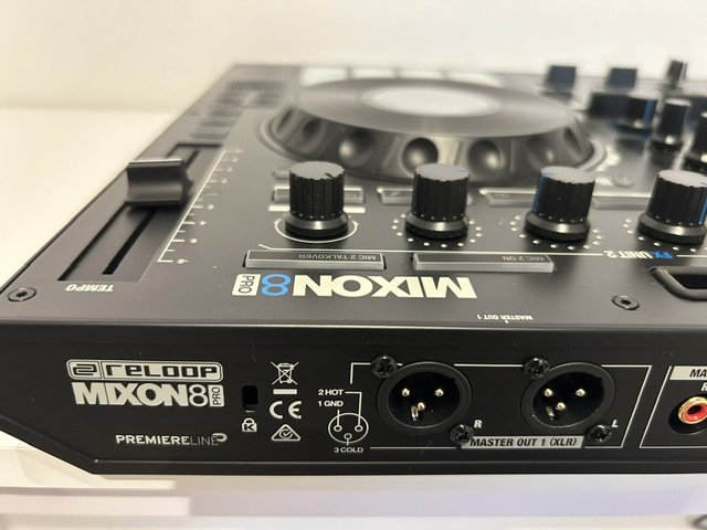 Reloop Mixon 8 Pro + mochila UDG Ultimate de segunda mano · Foto 7 de 10 · Barcelona · 780 €