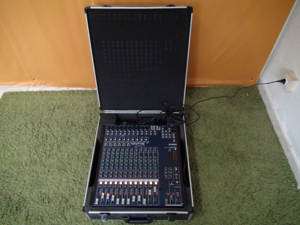 Yamaha MG166c (16 canales, 3 Aux.) de segunda mano · Foto 6 de 7 · Barcelona · 180 €