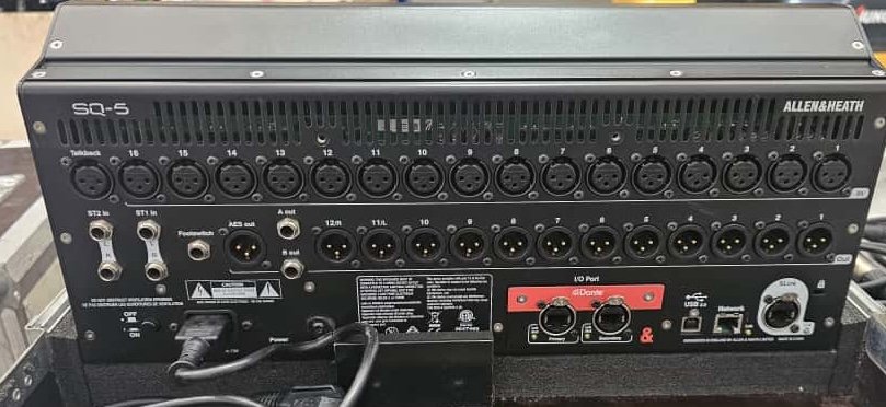 Allen&Heath SQ5 + Flightcase + AudioBox DX168 + Case