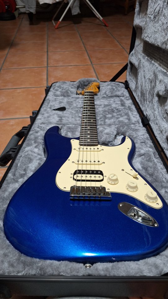 Fender Stratocaster American Ultra Cobra blue HSS y estuche +Regalo correa