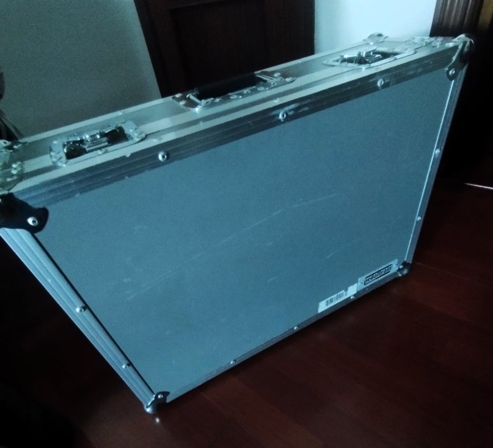 Pedaltrain 2 + Hard Case Tour + Soportes fuente alimentación