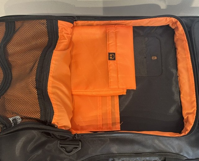 Reloop Mixon 8 Pro + mochila UDG Ultimate de segunda mano · Foto 8 de 10 · Barcelona · 780 €