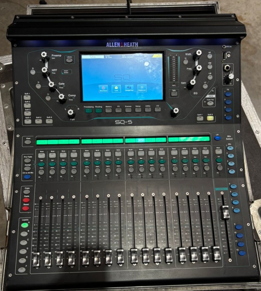 Allen&Heath SQ5 + Flightcase + AudioBox DX168 + Case