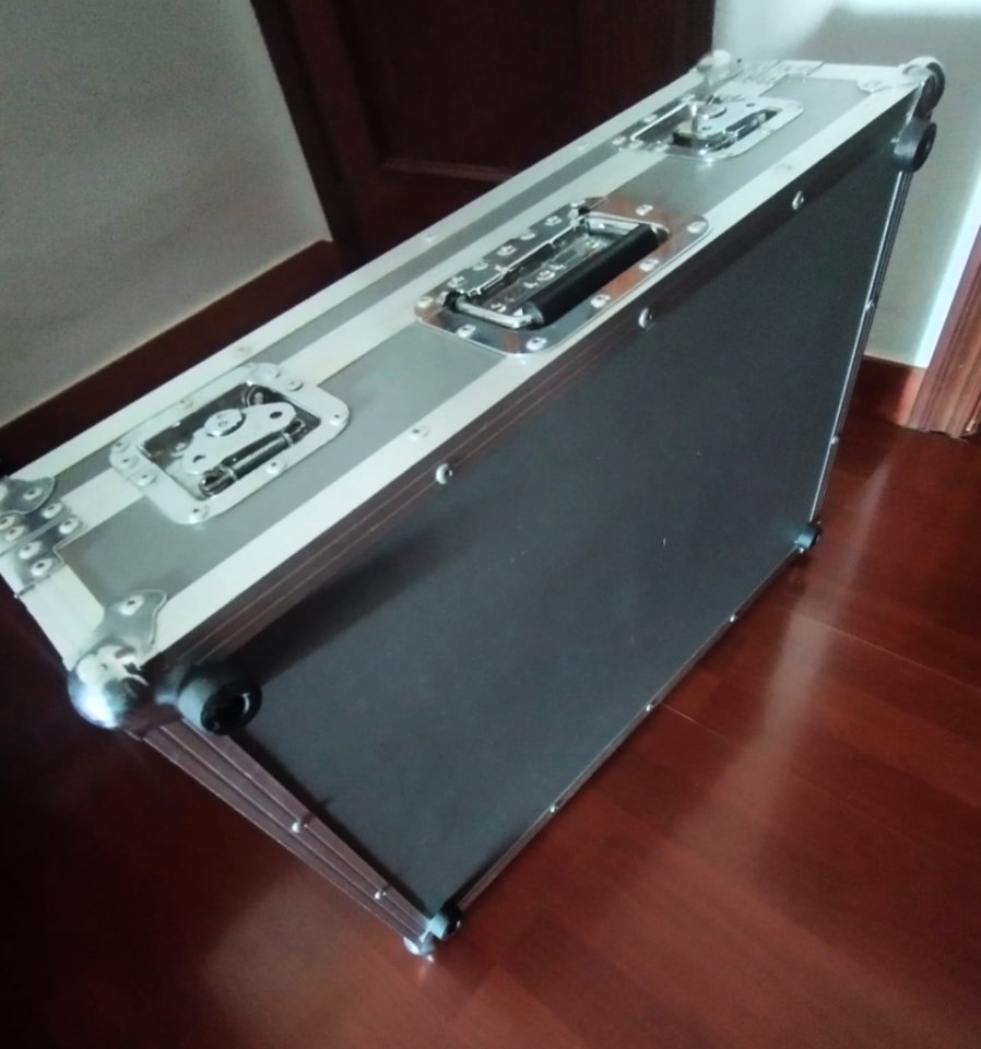 Pedaltrain 2 + Hard Case Tour + Soportes fuente alimentación