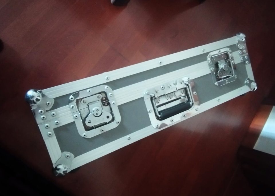 Pedaltrain 2 + Hard Case Tour + Soportes fuente alimentación