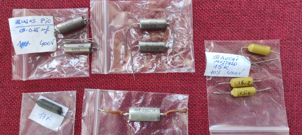 Condensadores de calidad para todos los públicos de segunda mano · Foto 1 de 9 · A Coruña · 3 €