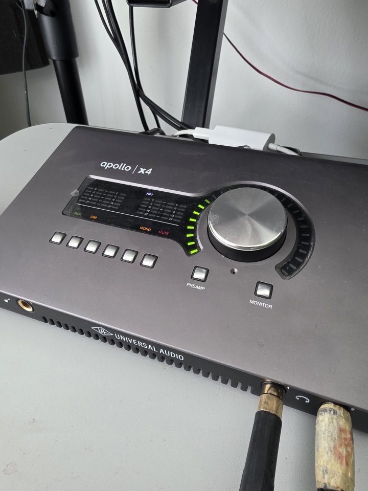 Apollo X4 Thunderbolt + UAD-2 Satellite Quad Thunderbolt 3 de segunda mano · Foto 1 de 4 · Barcelona · 1800 €