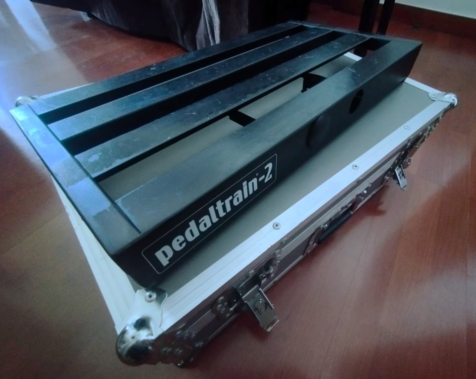 Pedaltrain 2 + Hard Case Tour + Soportes fuente alimentación