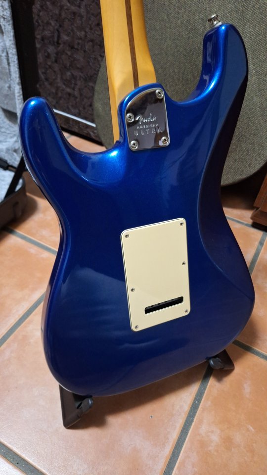 Fender Stratocaster American Ultra Cobra blue HSS y estuche +Regalo correa