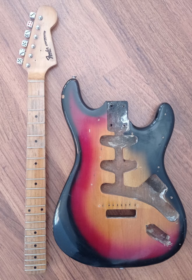 Cuerpo y mastil de guitarra eléctrica antigua de segunda mano · Cuenca · 90 €