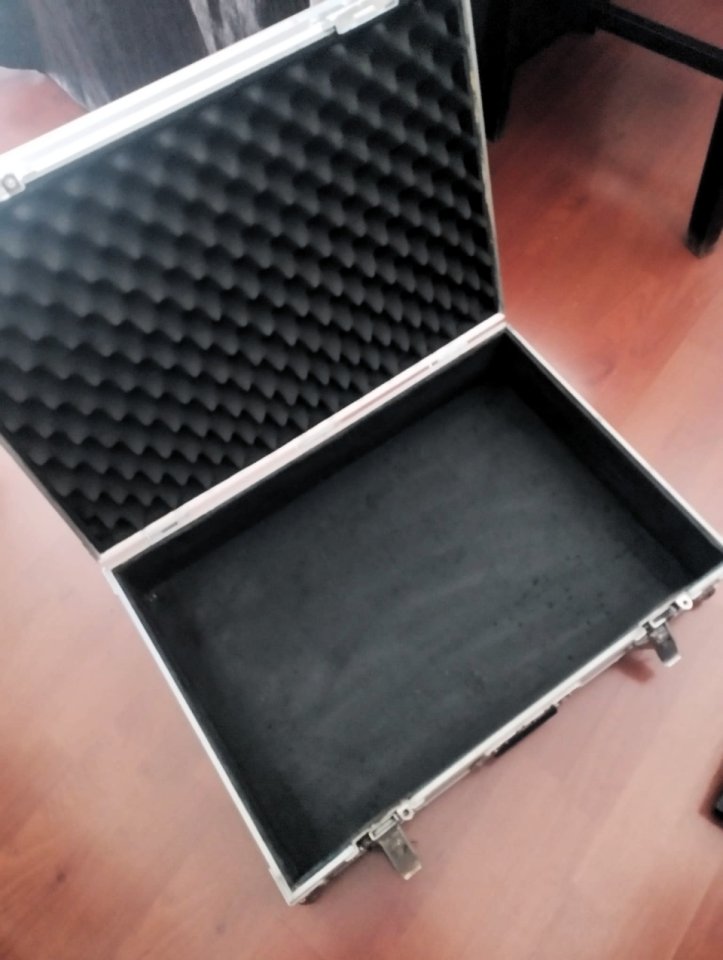 Pedaltrain 2 + Hard Case Tour + Soportes fuente alimentación