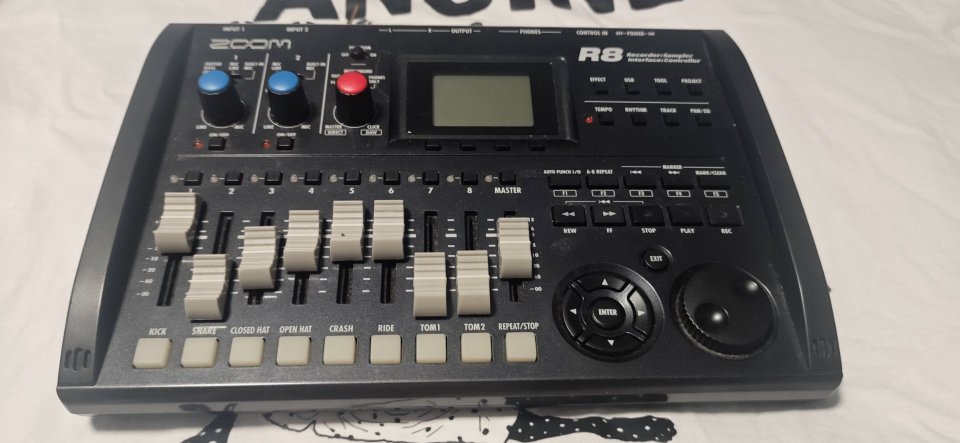 Zoom R8 con adaptador de red. de segunda mano · Foto 1 de 7 · Barcelona · 120 €
