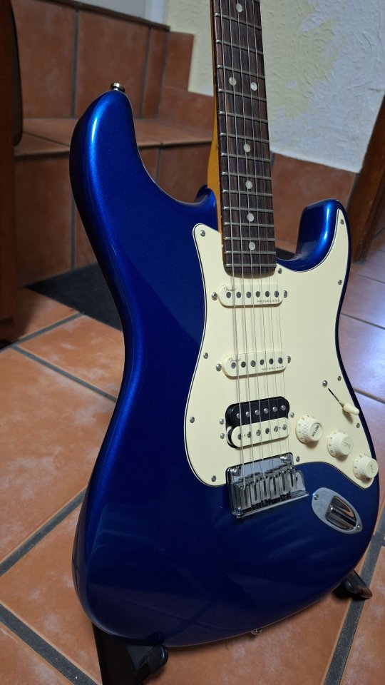 Fender Stratocaster American Ultra Cobra blue HSS y estuche +Regalo correa