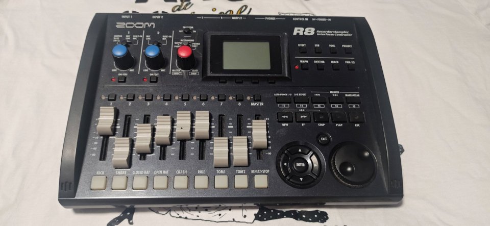 Zoom R8 con adaptador de red. de segunda mano · Foto 2 de 7 · Barcelona · 120 €