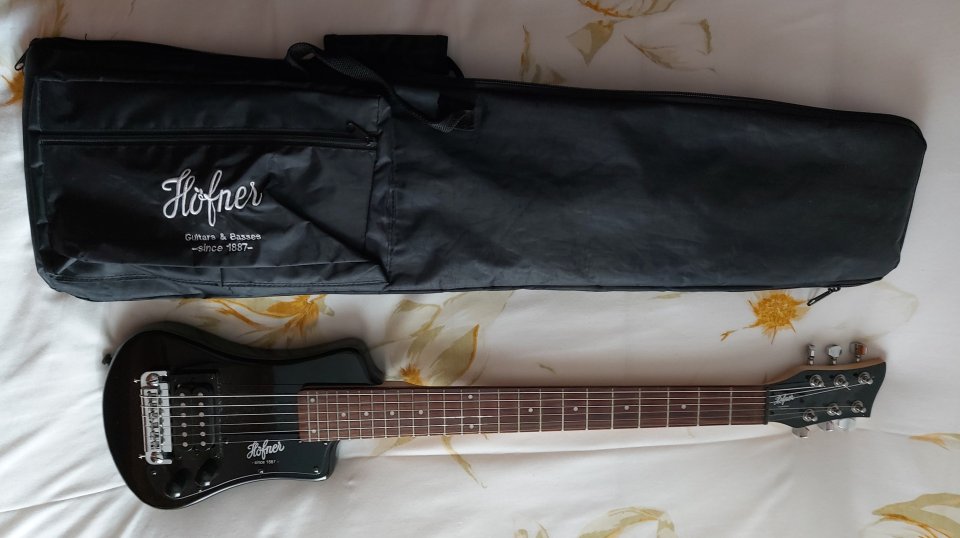 Guitarra Viaje Hofner Negra + Funda original