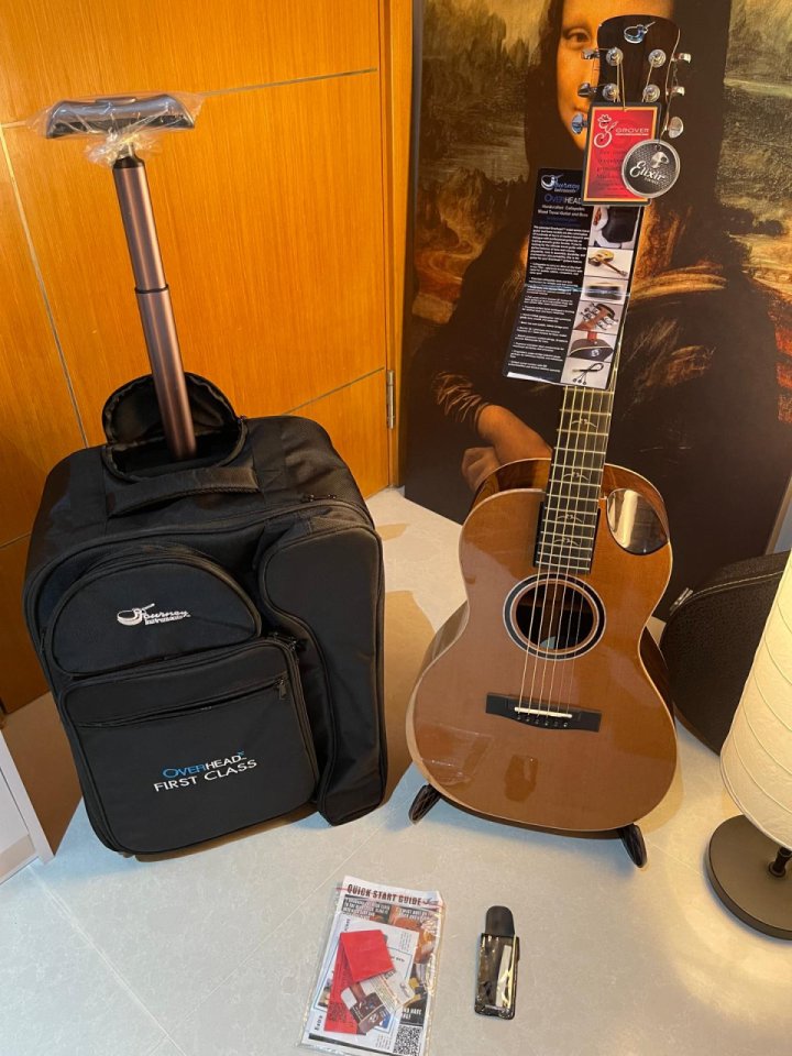 Guitarra de viaje Journey FP592-13LTD2Parlor. Se puede desmontar el mástil.