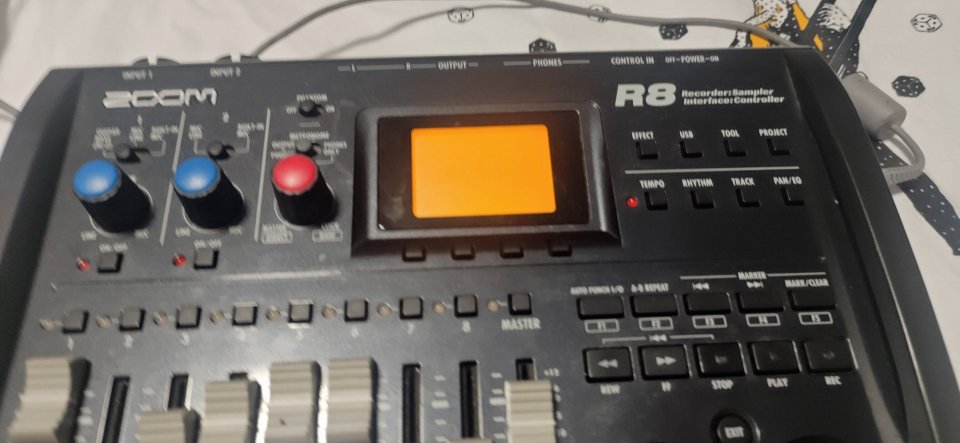Zoom R8 con adaptador de red. de segunda mano · Foto 5 de 7 · Barcelona · 120 €