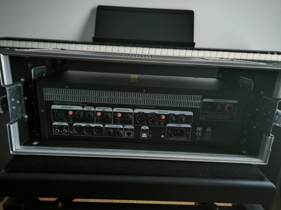 Kemper power rack + controller + flightcases + pedal expresion