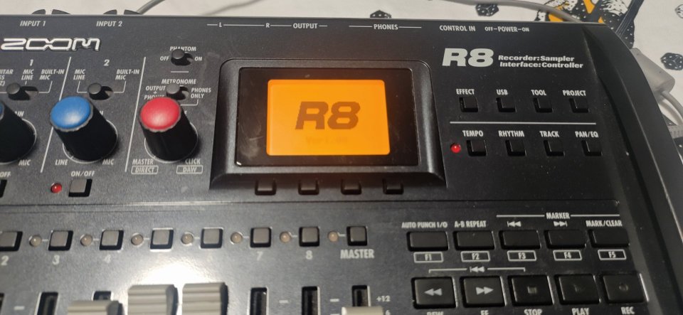 Zoom R8 con adaptador de red. de segunda mano · Foto 6 de 7 · Barcelona · 120 €