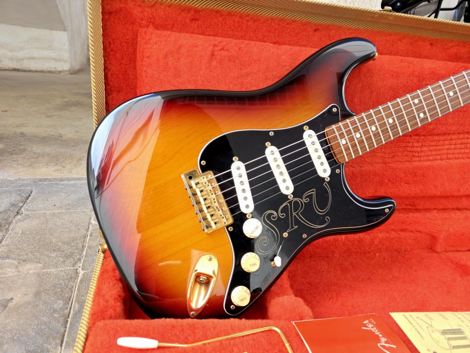 Fender Stevie Ray Vaughan Signature Stratocaster 1997 de segunda mano · Foto 1 de 10 · Alicante