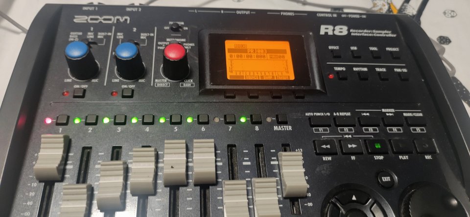 Zoom R8 con adaptador de red. de segunda mano · Foto 7 de 7 · Barcelona · 120 €