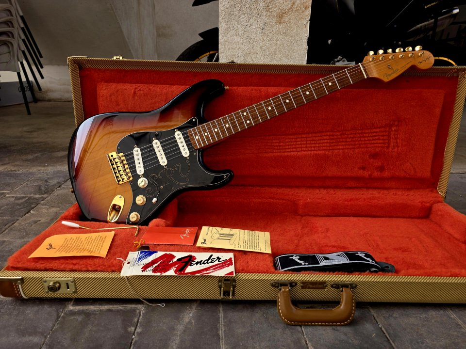 Fender Stevie Ray Vaughan Signature Stratocaster 1997 de segunda mano · Foto 3 de 10 · Alicante