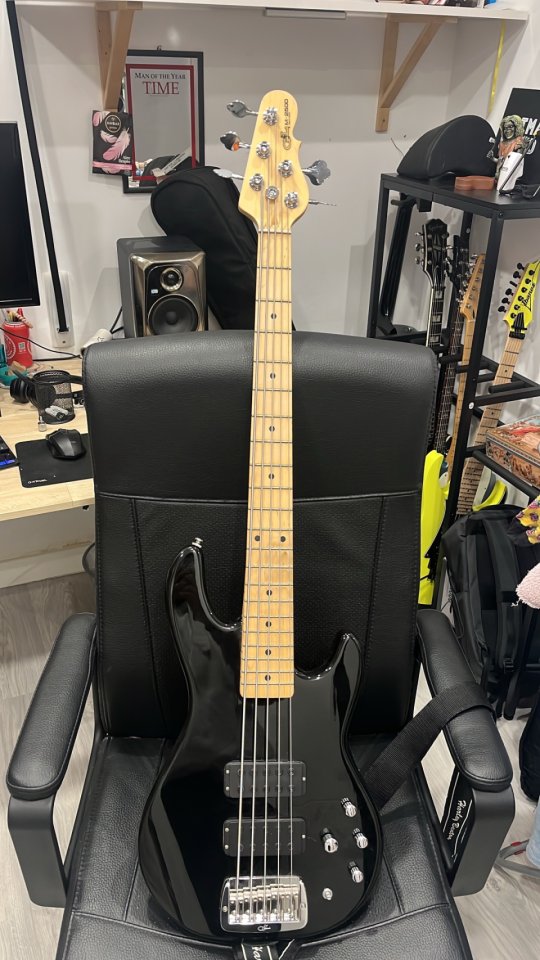 Bajo G&L M2500 5 cuerdas