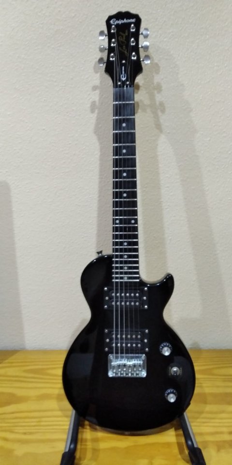 Guitarra eléctrica Epiphone Model Express Les Paul 3/4 ideal para viajar de segunda mano · Foto 1 de 8 · Valencia · 130 €