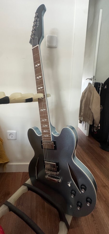 Epiphone DG335 Dave Grohl de segunda mano · Foto 2 de 2 · Madrid · 899 €