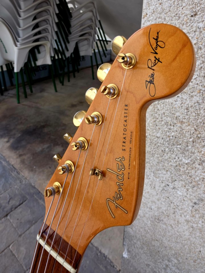 Fender Stevie Ray Vaughan Signature Stratocaster 1997 de segunda mano · Foto 4 de 10 · Alicante