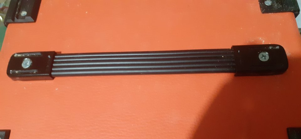 Pantalla artesanal 1x8 entre tolex rojo con altavoz Wundetonr