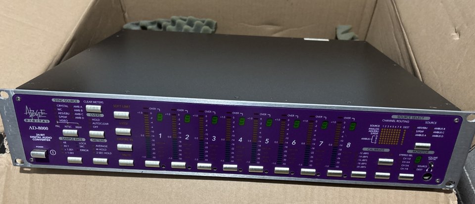 Apogee AD8000 de segunda mano · Foto 1 de 2 · Sevilla · 450 €