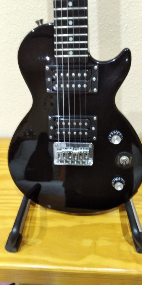 Guitarra eléctrica Epiphone Model Express Les Paul 3/4 ideal para viajar de segunda mano · Foto 2 de 8 · Valencia · 130 €