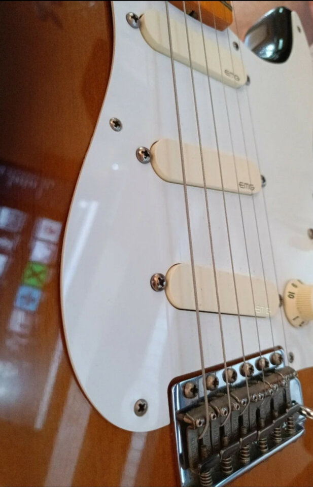 Se ofrece guitarrista profesional estilo Gilmour-Knopfler