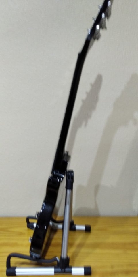 Guitarra eléctrica Epiphone Model Express Les Paul 3/4 ideal para viajar de segunda mano · Foto 3 de 8 · Valencia · 130 €