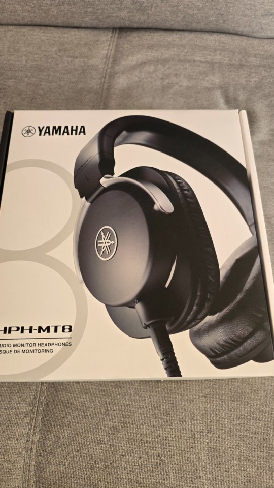 Auriculares Estudio Yamaha HPH-MT8 Nuevos de segunda mano · Foto 2 de 3 · Madrid · 155 €